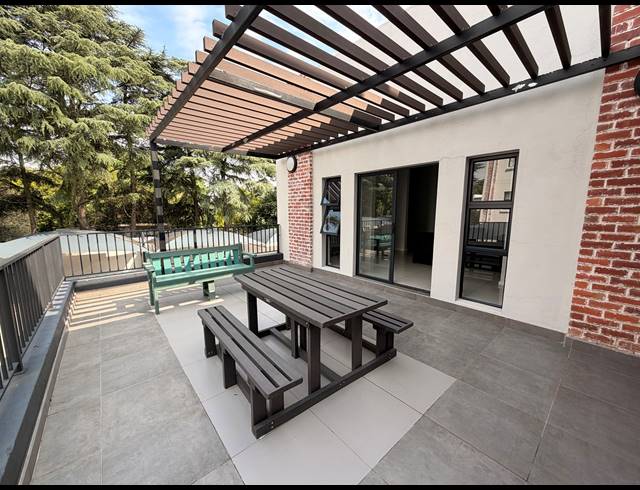 2 BEDROOM APARTMENT RENTED IN BRYANSTON